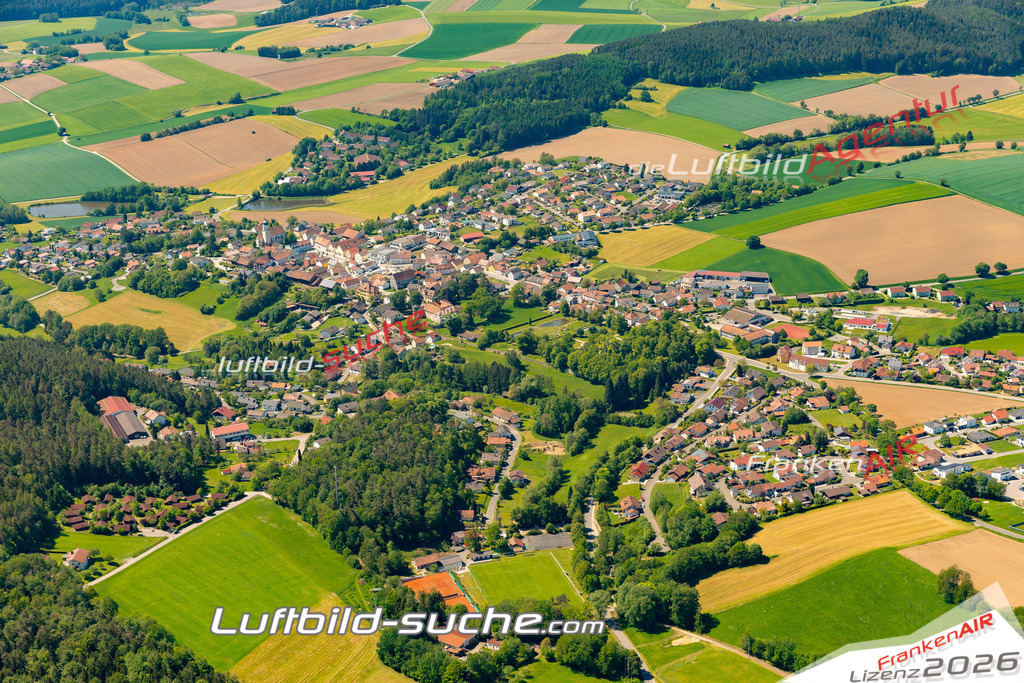 Das Luftbild zeigt :  Stamsried - Die Luftaufnahme wurde 2024 vom UL-Flugzeug aus erstellt ( keine Drohne ) - Hochauflösende Luftaufnahme - Für grossformatige Ausdrucke geeignet. Die Geschenkidee !Mit Lizenz und Bildrechte bestellbar