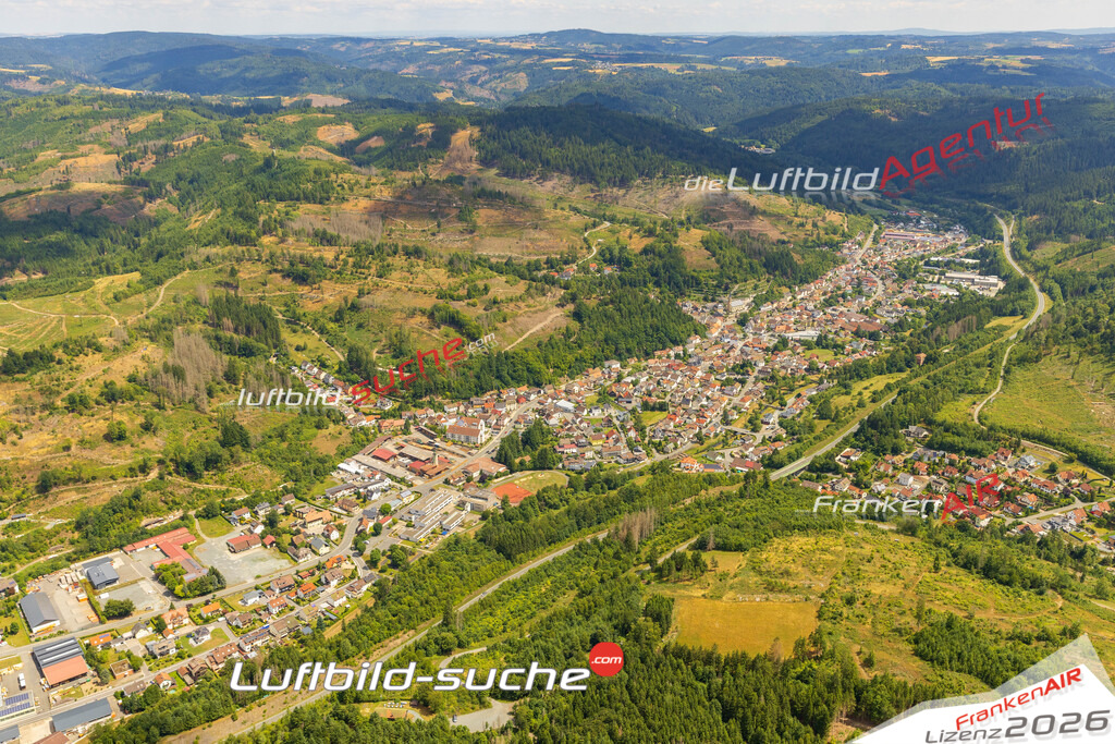 Luftaufnahme der Stadt Wallenfels - Die Luftaufnahme wurde 2025 vom UL-Flugzeug heraus erstellt ( keine Drohne ) - Hochauflösende Luftaufnahme - für professionelle Ausdrucke geeignet. Die Geschenkidee !Mit Lizenz und Bildrechte bestellbar
