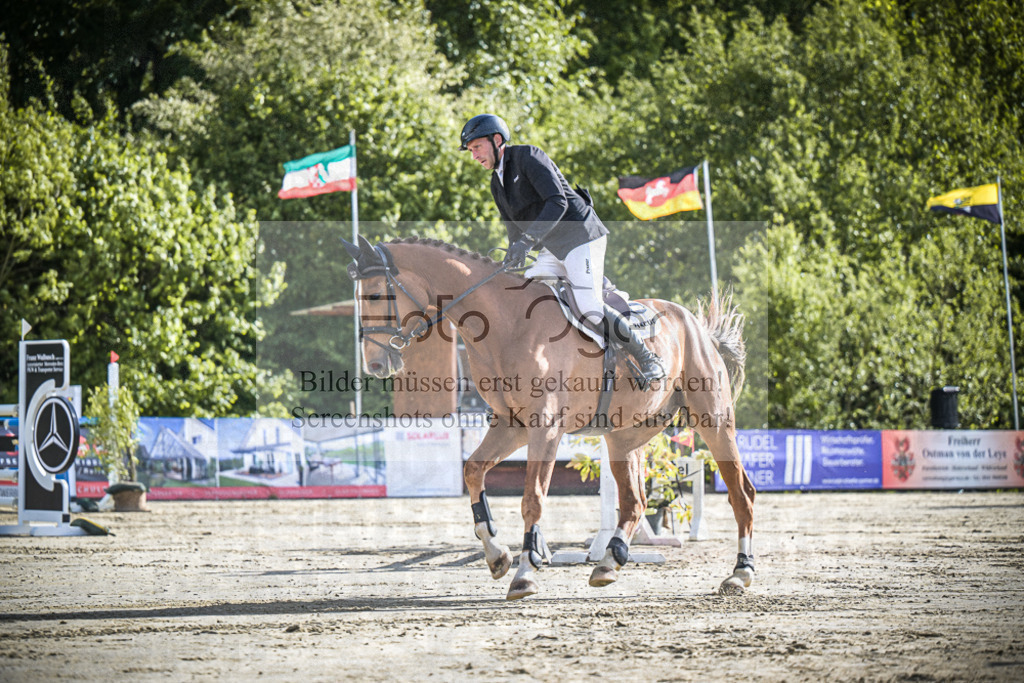 DOS_9846 | Entdecke hochwertige Reitturnierfotos von Foto Oger. Professionell, emotional und authentisch – jetzt Lieblingsmomente im Shop bestellen.Deutschlandweite Turnierfotografie. - Realisiert mit Pictrs.com