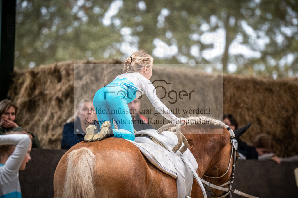 DOS_0127 | Entdecke hochwertige Reitturnierfotos von Foto Oger. Professionell, emotional und authentisch – jetzt Lieblingsmomente im Shop bestellen.Deutschlandweite Turnierfotografie. - Realisiert mit Pictrs.com