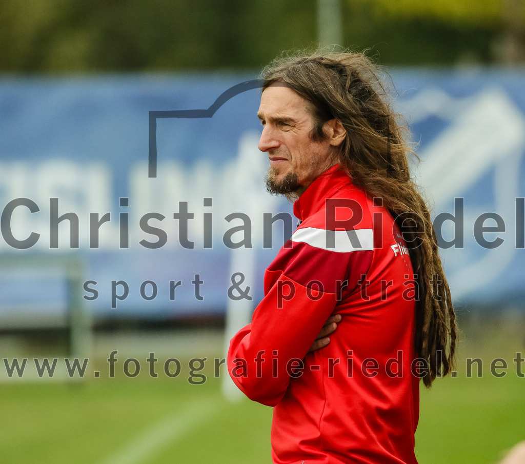 2023-10-07_084_FC_Langengeisling_gegen_MTV_Diessen_Ammersee | Erding, Deutschland, 07.10.2023:
Fußball, Bezirksoberliga 2023 / 2024, 6. Spieltag, FC Langengeisling gegen MTV Diessen/Ammersee, Endergebnis: 0:3

Trainer Nico Weis (MTV Diessen/Ammersee)

Foto: Christian Riedel / fotografie-riedel.net