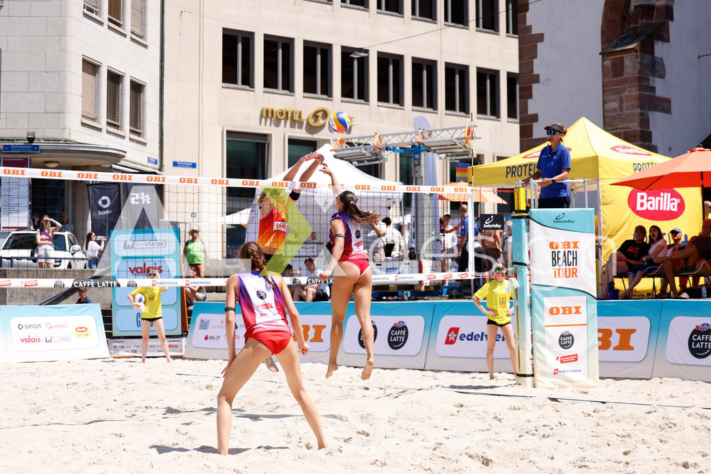Obi BeachTour 2026 - Basel | BASEL, SWITZERLAND - JULY 18: ZOÉ FLÜCKIGER (SUI) during the Obi BeachTour 2026 match between BOSSART / ABBÜHL (SUI) and FLÜCKIGER / DEMIERRE (SUI) at Barfüsserplatz on July 18, 2026 in Basel, Switzerland. - Realisiert mit Pictrs.com