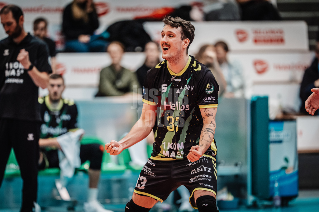 Volleyball | Herren | Saison 2025/2026 | Volleyball Ligacup | FT 1844 Freiburg vs. Helios GRIZZLYS Giesen | 12.10.2024 | Ilja Ivanov (#33, Helios GRIZZLYS Giesen) jubelt