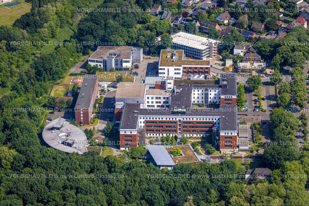 Bottrop220501851 | Luftbild, Knappschaftskrankenhaus Bottrop mit neuem Parkhaus, Süd-West, Bottrop, Ruhrgebiet, Nordrhein-Westfalen, Deutschland