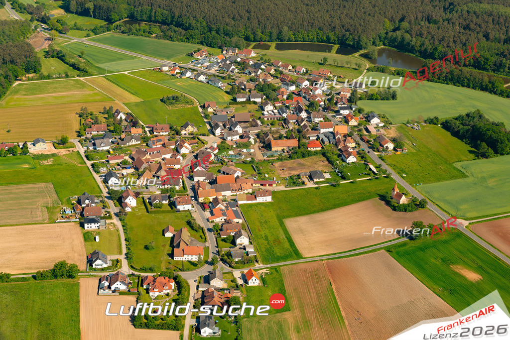 Das Luftbild zeigt : Poppendorf Heroldsbach - Die Luftaufnahme wurde 2024 vom UL-Flugzeug aus erstellt ( keine Drohne ) - Hochauflösende Luftaufnahme - Für grossformatige Ausdrucke geeignet. Die Geschenkidee !Mit Lizenz und Bildrechte bestellbar