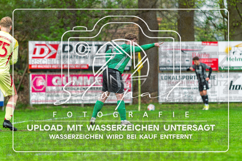 DZC_1129-Verbessert-RR | Esben Krumwiede (TSV Wietzendorf #06) beim Herren Kreisliga HK Spiel zwischen FG Fulde-Stellichte und TSV Wietzendorf im Fulder Zentralstadion, Fulde (Simon Paul Stopat) - Realisiert mit Pictrs.com