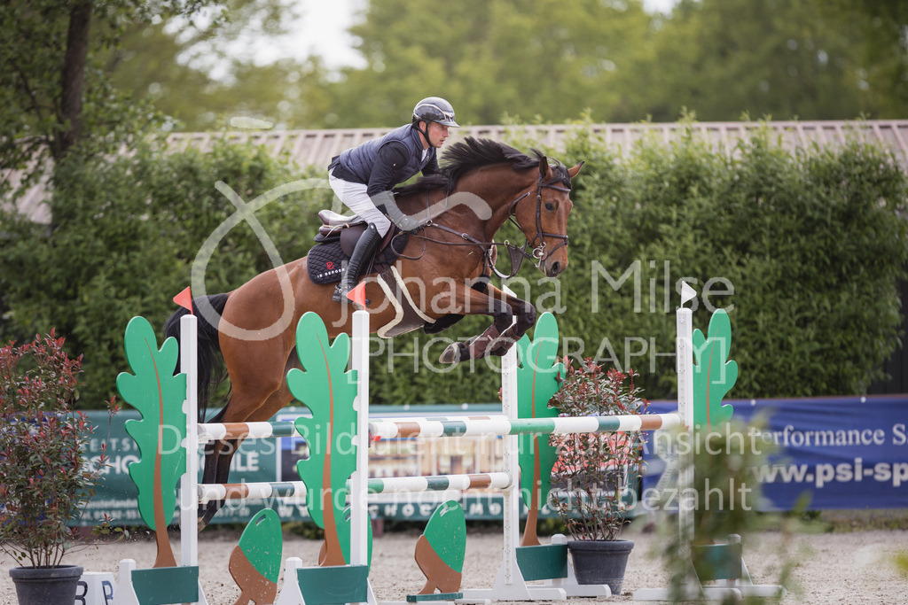 230516_Mühlen_05SprPf-L-523 | Deine schönsten Turniermomente als professionelle Fotos! Entdecke hochwertige Pferdesport-Fotografie im Online-Shop. Jetzt Fotos finden & bestellen!