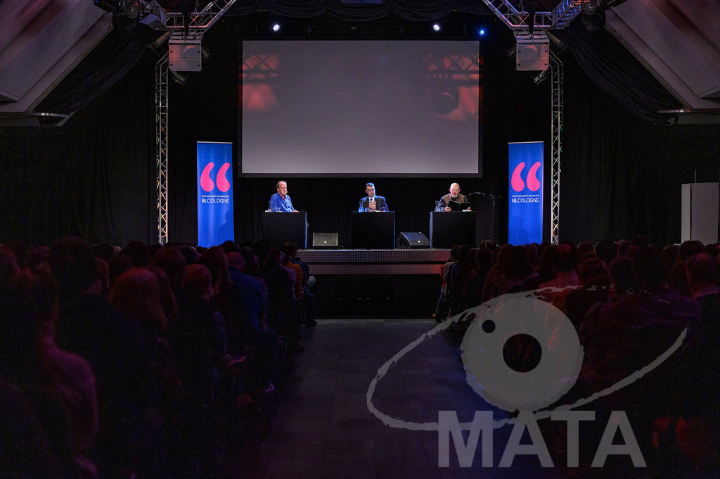 _DWA5405 | Mick Herron bei der lit.Cologne 2023 Veranstaltung 'Mick Herron erklärt die London Rules' im Ostermann-Saal. Köln, 08.03.2023 - Realisiert mit Pictrs.com