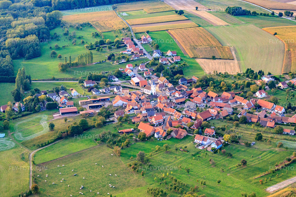 Aerial view: Village view from the southeast in Keffenach in the state Bas-Rhin, France. – Photo: IMG_53740.jpg taken on 09/30/2012 by Werner Riehm/FLY-FOTO.com – Resolution of the original: 4661 x 3107 px