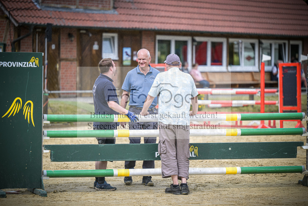 DOS_6769 | Entdecke hochwertige Reitturnierfotos von Foto Oger. Professionell, emotional und authentisch – jetzt Lieblingsmomente im Shop bestellen.Deutschlandweite Turnierfotografie. - Realisiert mit Pictrs.com