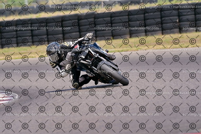 26bt05-1922 | markuskiefer.com - Realisiert mit Pictrs.com