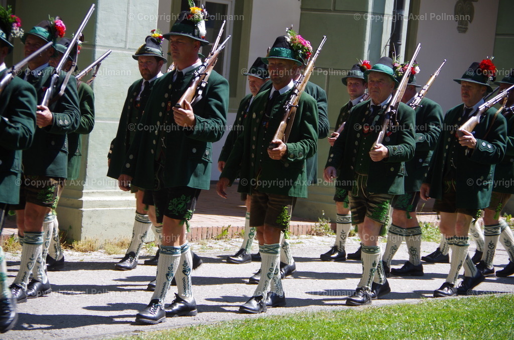 IMGP6894 | fotografiert von Axel PollmannLeonhardi Wallfahrt Benediktbeuern und Murnau, Fronleichnam, Fasching, Landschaft im Loisachtal und Benediktbeuern  - Realisiert mit Pictrs.com