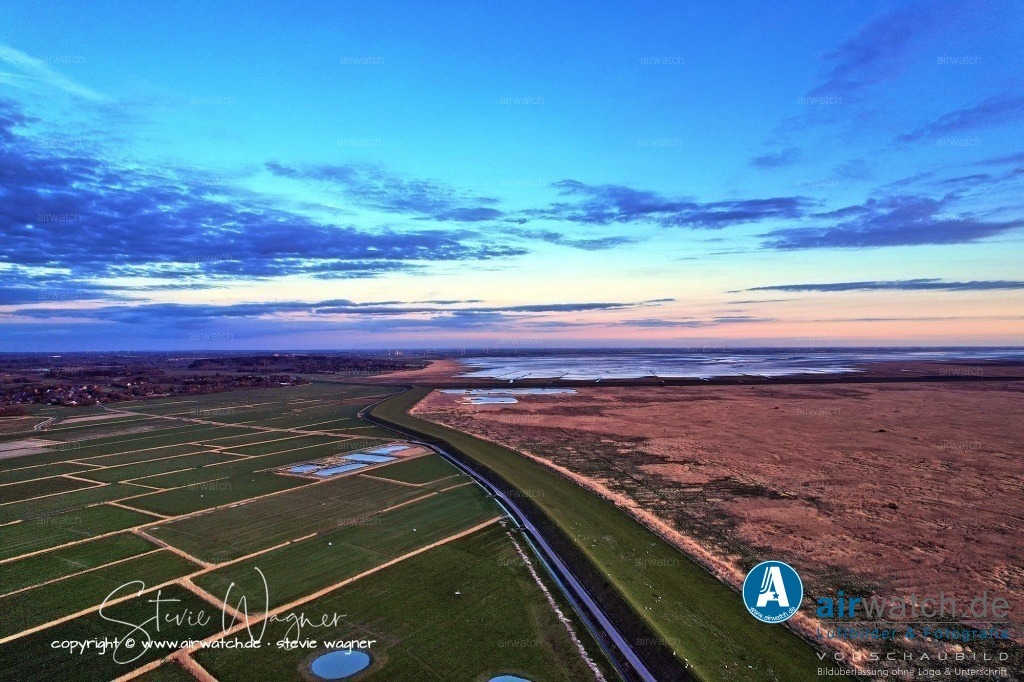 Luftbilder Hattstedtermarsch | Luftbilder, Nordsee, Nordfriesland, Hattstedtermarsch,  Husumer Bucht, Deichweg, Seedeichgraben