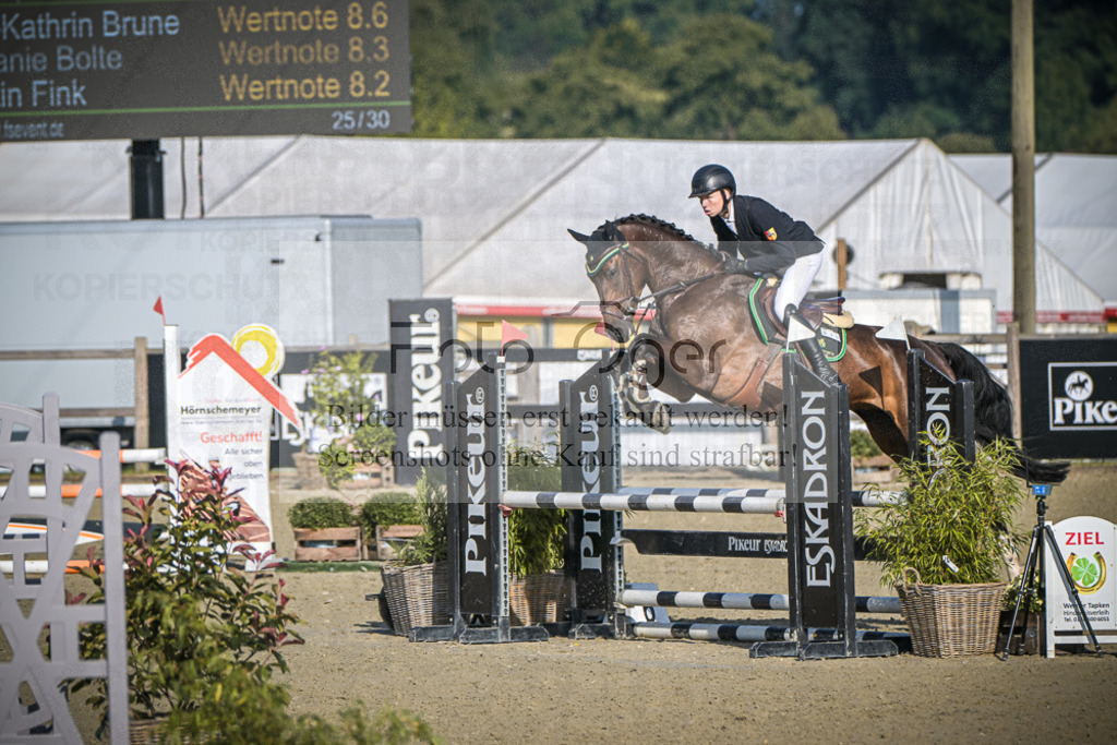 DOS_8795 | Entdecke hochwertige Reitturnierfotos von Foto Oger. Professionell, emotional und authentisch – jetzt Lieblingsmomente im Shop bestellen.Deutschlandweite Turnierfotografie. - Realisiert mit Pictrs.com