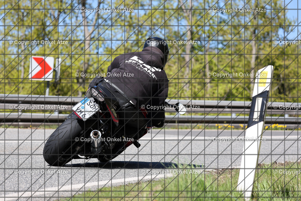 IMG_8228 | Fotograf am Kyffhäuser. Onkel Atze. Kyffhäuser Rennstrecke. Café36. Motorsportfotografie. - Realisiert mit Pictrs.com