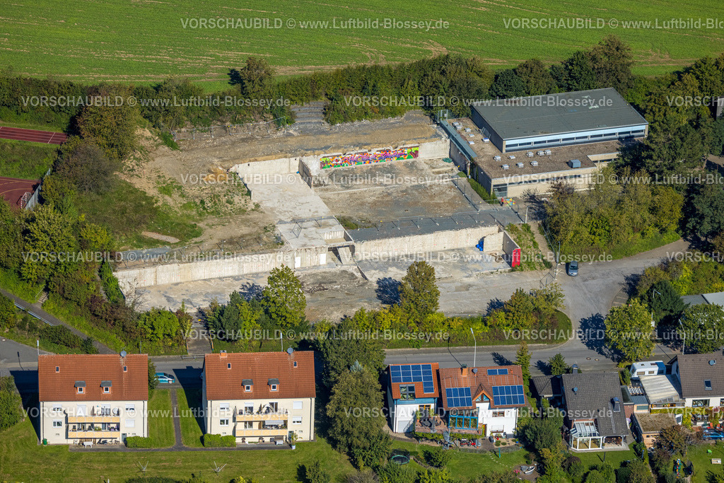 Plettenberg230908162 | Luftbild, Abriss der Vier-Täler-Schule, Holthausen, Plettenberg, Sauerland, Nordrhein-Westfalen, Deutschland
