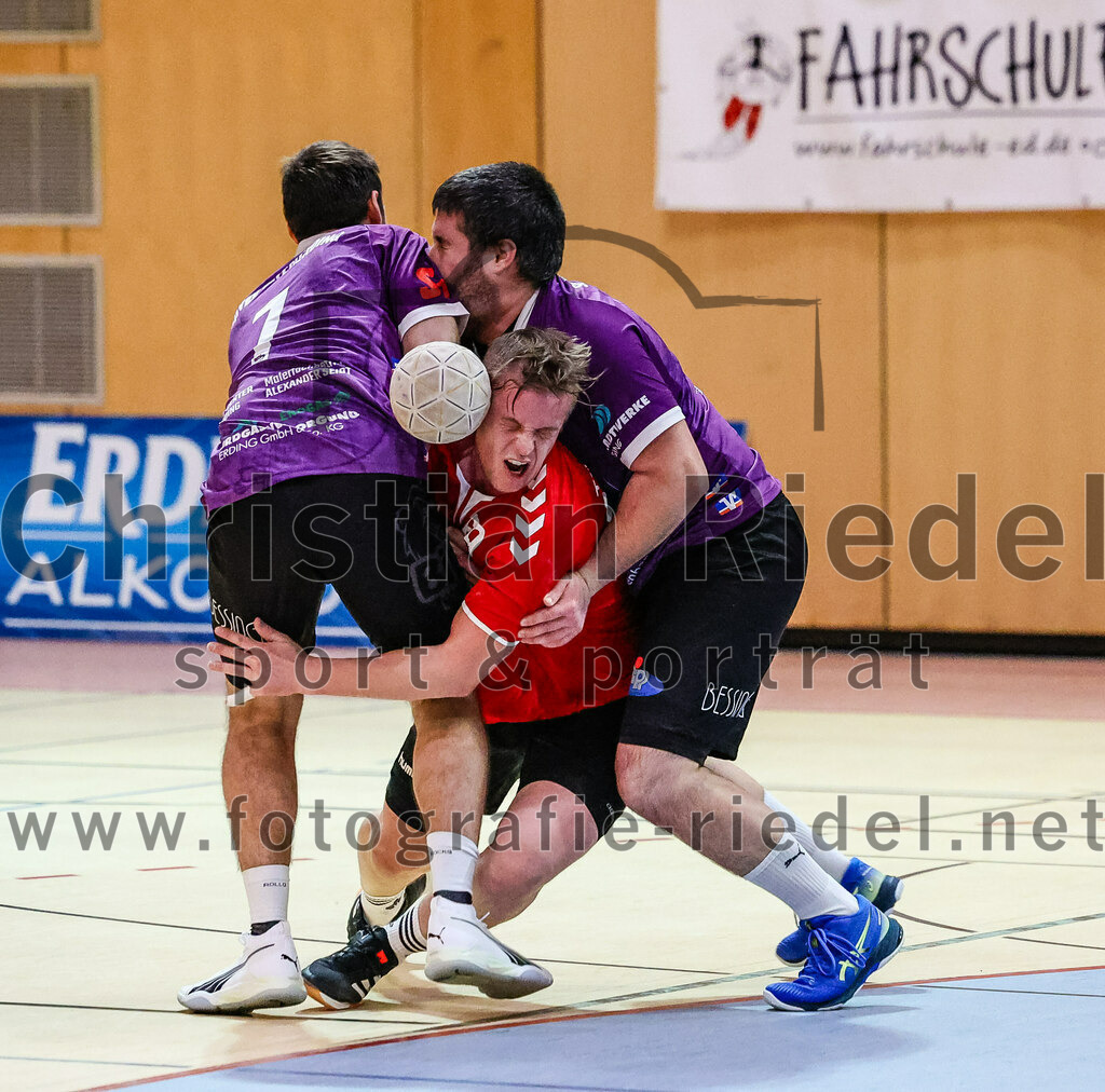 2024-01-27_022_SpVgg_Altenerding_gegen_TV_Altoetting | Erding, Deutschland, 27.01.2024:
Handball, Bezirksoberliga Männer 2023 / 2024, 13. Spieltag, SpVgg Altenerding gegen TV Altötting, Endergebnis: 30:28

Simon Rüdiger (SpVgg Altenerding, #7), Thomas Ecker (TV Altötting, #69), Christian Loris (SpVgg Altenerding, #11)

Foto: Christian Riedel / fotografie-riedel.net