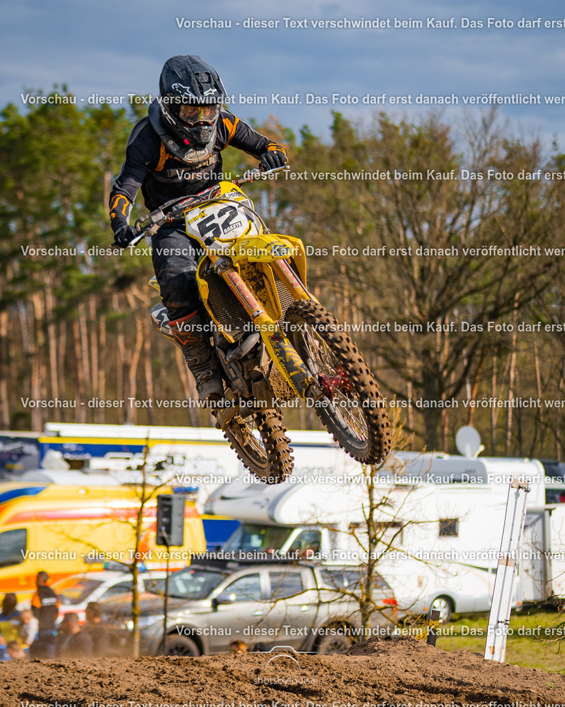 04_13_Bensdorf_MX1-3899 | Sportfotografin aus Berlin-Brandenburg mit Fokus auf Motocross. Ich halte deine sportliche Leistung und echte Emotionen auf und neben der Strecke professionell fest. Entdecke die Fotos von deinem Rennen und bestelle sie direkt hier im Shop.