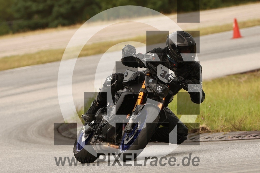 0036-20250913_12124 | Schöne Erinnerungen an spannende Momente - das festzuhalten ist unser Job. PIXELrace.de ist seit 2003 auf den Rennstrecken Europas unterwegs um die Action draußen beim Fahren und die wunderbare Stimmung imm Fahrerlager für euch einzufangen.