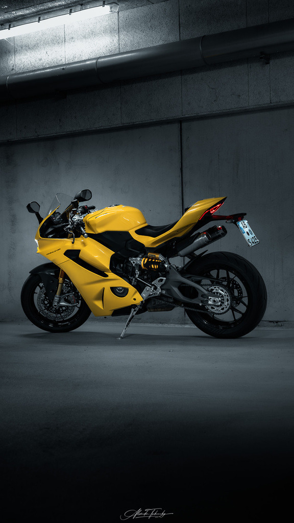 Ducati Panigake V2S | Entdecken Sie die faszinierende Welt von Alexander Tschuncky Arts: Kreative Fotografie, atemberaubende Automobilkunst und hochwertiger Bilderdruck. Lassen Sie sich inspirieren! - Realisiert mit Pictrs.com
