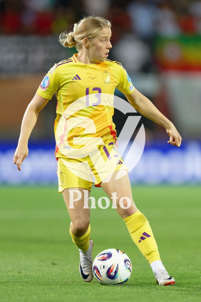 Portugal v Belgium: UEFA Women's EURO 2025 Group B | SION, SWITZERLAND - JULY 11: Elena Dhont of Belgium controls the ball   during the UEFA Women's EURO 2025 Group B match between Portugal and Belgium at Stade de Tourbillon on July 11, 2025 in Sion, Switzerland. (Photo by Giuseppe Velletri/Sports Press Photo/Getty Images)
