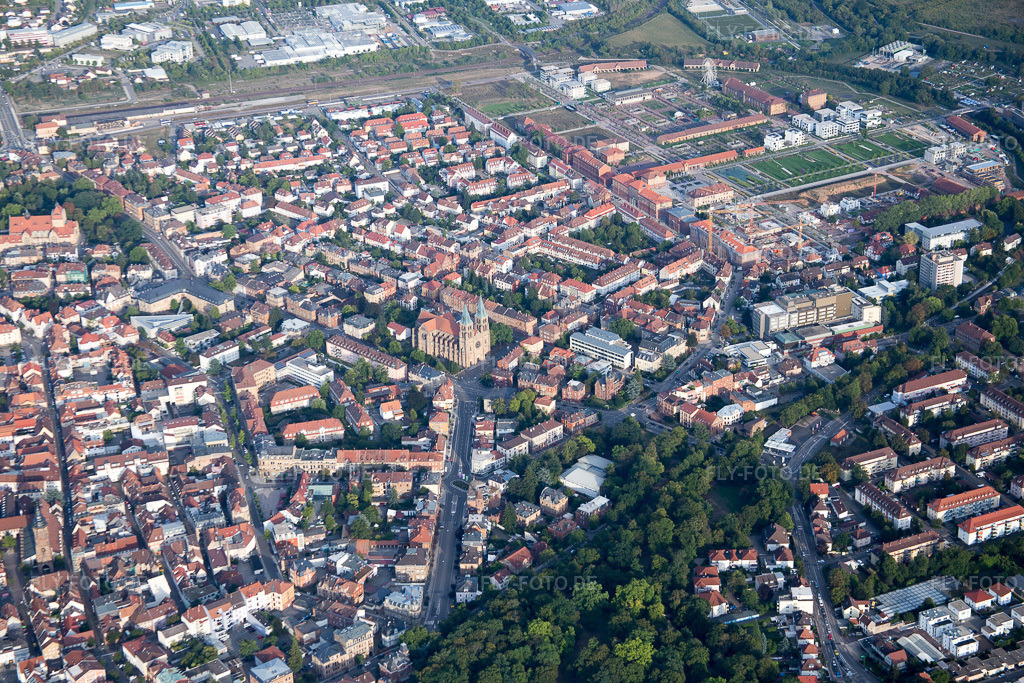 Luftbild: Landesgartenschau in Landau in der Pfalz im Bundesland Rheinland-Pfalz in Deutschland. Foto: IMG_084102.jpg vom 29.08.2015 durch Werner Riehm/FLY-FOTO.de