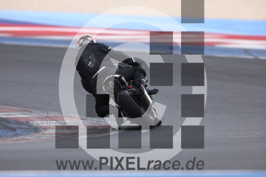 0205-20260401_03466 | Schöne Erinnerungen an spannende Momente - das festzuhalten ist unser Job. PIXELrace.de ist seit 2003 auf den Rennstrecken Europas unterwegs um die Action draußen beim Fahren und die wunderbare Stimmung imm Fahrerlager für euch einzufangen.
