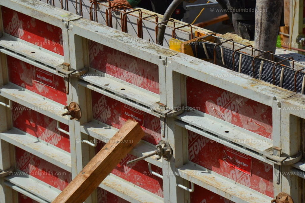 bib-lg04-betonarbeiten-0166 | Nach LV-Leistungsgruppen sortierte Detailfotos über den Bau eines Hauses. Alle Hausbau-Bilder direkt vom Urheber und Autor der Website Haus-Selber-Bauen.com