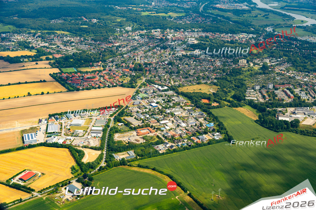 Aktuelles Luftbild von Rensefeld Bad Schwartau - Die Luftaufnahme wurde 2022 mittels UL-Flugzeug erstellt ( keine Drohne ) - hochauflösende Kamera-Systeme von  Canon -
Beste Qualität - Für grossformatige Ausdrucke geeignet. Die Geschenkidee !