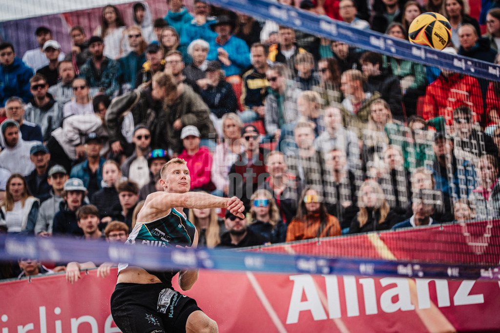 Beachvolleyball | Männer | Allianz German Beach Tour 2025 | Tourstop Bremen | 15.06.2025 | Jonas Reinhardt beim Angriff