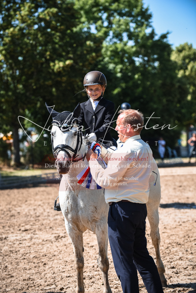 DSC_3657 | Pferde- und Turnierfotografie in Westsachsen. Pferdeportraits, Auftragszeichnungen und intuitive Kunst.