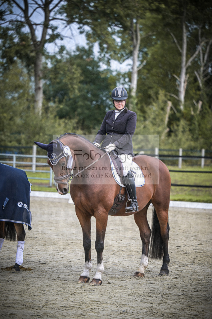 DOS_B287 | Entdecke hochwertige Reitturnierfotos von Foto Oger. Professionell, emotional und authentisch – jetzt Lieblingsmomente im Shop bestellen.Deutschlandweite Turnierfotografie. - Realisiert mit Pictrs.com