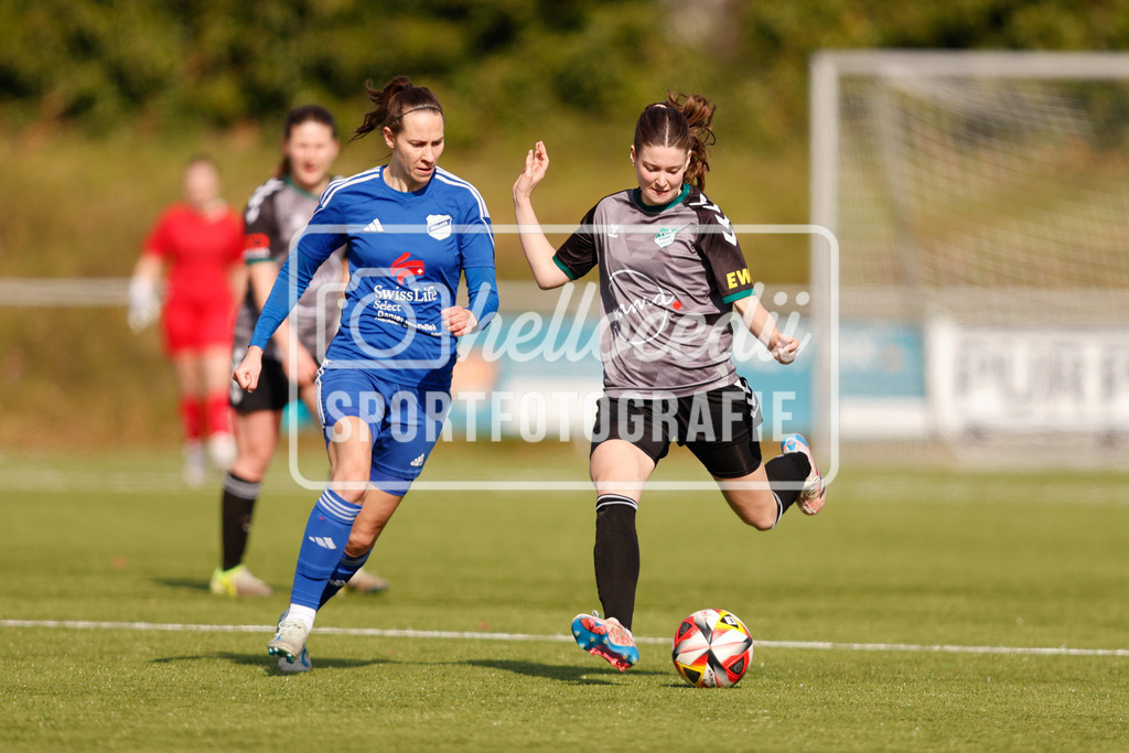 Fußball I Frauen I Saison 2025-2026 I Oberliga Niedersachsen I 16. Spieltag I BW Hollage - TuS Büppel I 15.03.2026-77 | Stefanie Gühmann (9, BW Hollage) und Luisa Kämmer (2, TuS Büppel) im Kampf um den Ball. - Realisiert mit Pictrs.com