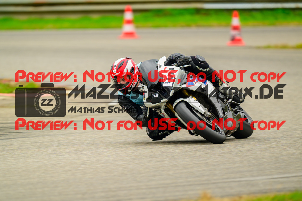 MaZZes_Fotomatrix_20241003_6007705_2215-2 | ROT