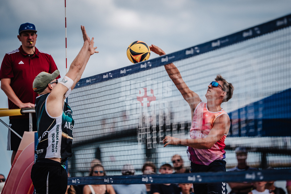 Beachvolleyball | Männer | Deutsche Meisterschaften 2025 Timmendorfer Strand | 04.09.2025 | Yannik Ahr beim Angriff