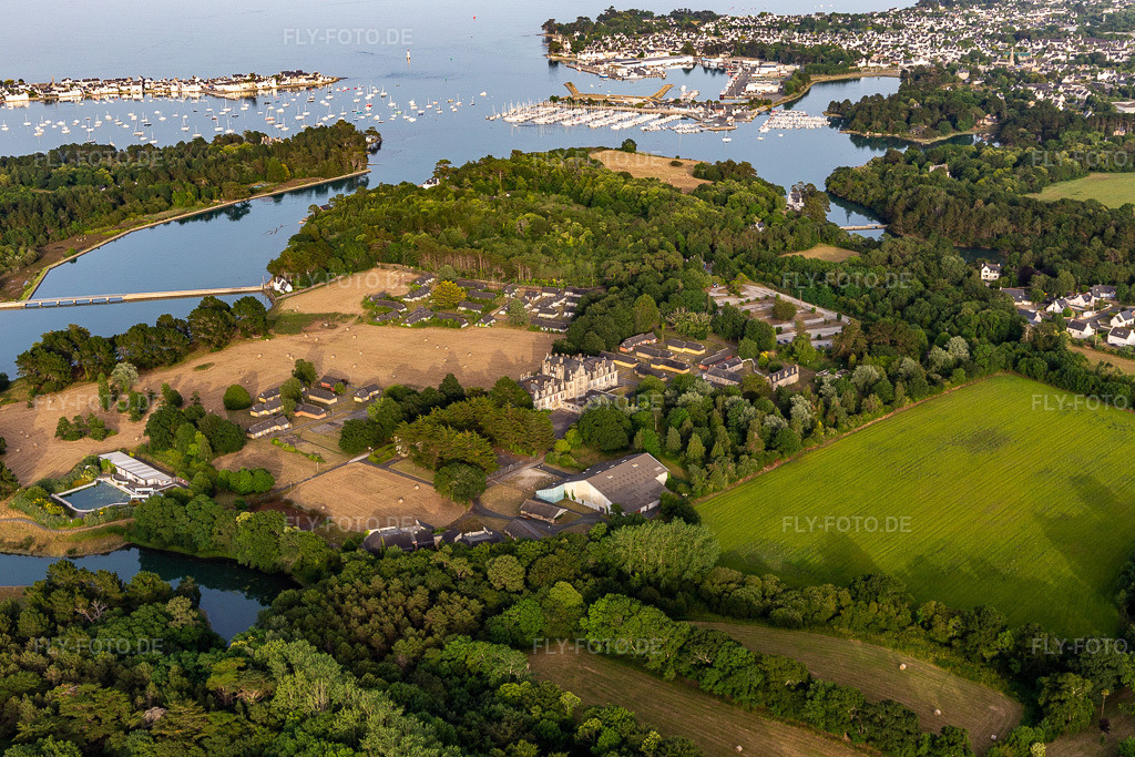 Luftbild: Le Domaine de Loctudy in Loctudy im Bundesland Finistère in Frankreich. – Foto: IMG_132523.jpg vom 17.06.2022 durch Werner Riehm/FLY-FOTO.de – Auflösung des Originals: 5472 x 3648 px