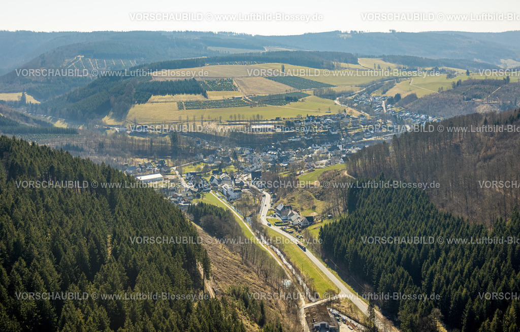 Schmallenberg220303619 | Luftbild, Ortsansicht mit Blick zum Giersberg und Bundesstraße 236, Oberkirchen, Schmallenberg, Sauerland, Nordrhein-Westfalen, Deutschland