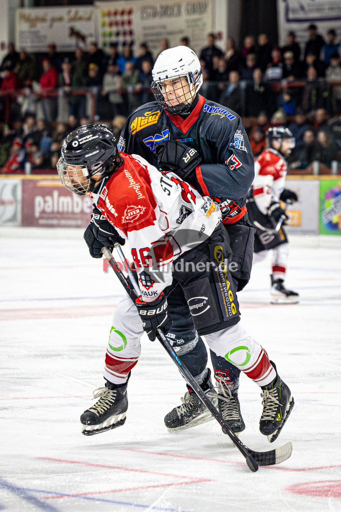 Peißenberg MINERS gegen EHC Königsbrunn | Eishockey Bayernliga 2025/26 Vorrunde 7. Spieltag, Peißenberg MINERS gegen EHC Königsbrunn, 20251102,Nepomuk RIEGER (MINERS 97) in Aktion, Check,2025-11-02 in Peißenberg (flatbuy Arena Peißenberg), Marc STREICHER (EHC Königsbrunn 46), Nepomuk RIEGER (MINERS 97)Copyright: WolfgangxLindner www.foto-lindner.de