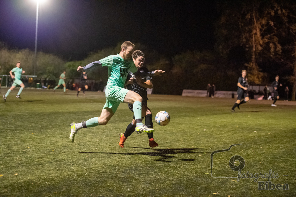 TuS Eversten-SVE Wiefelstede | Herren Kreisliga; TuS Eversten (grün)-SVE Wiefelstede (schwarz) am 03.11.2023; in Oldenburg (Sportanlage Maastricher Straße), Photo: Philip Eiben 2023 - Realisiert mit Pictrs.com
