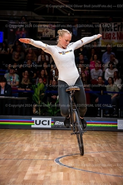 20241026OAS33591-lic | FUELLER Lara (GER / RKV Poppenweiler) First Place at UCI World Championships Indoor Artistic Cycling Bremen/GER Proposal 194,70 points Result 186,89 points - Realisiert mit Pictrs.com