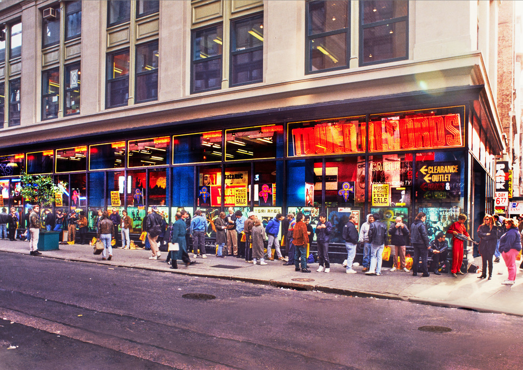 05USA_NYC_Strassenszene_1980_8092.aaatif | Beegebilder online. 
BIldarchiv von Beege Fotodesign mit ausgewählten Werken, die sich besonders gut für die Dekoration Ihrer Räume oder Wände eignen. 