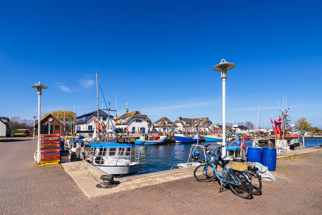 Blick auf den Hafen von Vitte auf der Insel Hiddensee | Blick auf den Hafen von Vitte auf der Insel Hiddensee.
