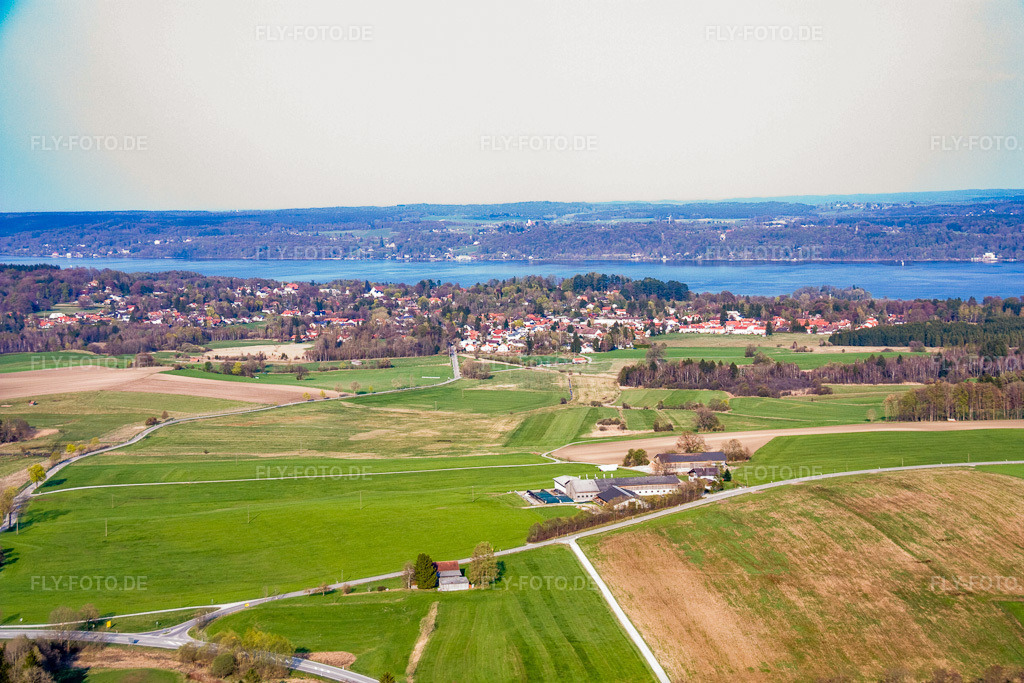 Luftbild: Ortsansicht von Westen im Ortsteil Traubing in Tutzing im Bundesland Bayern in Deutschland. Foto: IMG_17932.jpg vom 15.04.2009 durch Werner Riehm/FLY-FOTO.de