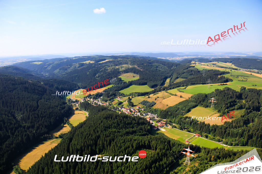 Die Luftaufnahme Gifting - Wilhelmsthal wurde vom UL-Flugzeug (keine Drohne) aus fotografiert.Hohe Druck- Auflösung-die Geschenkidee!