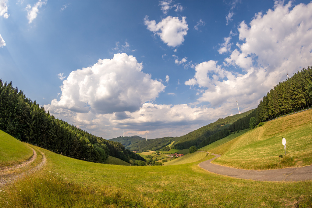 Weitwinkel | Weitwinkelaufnahme vom Landwassereck mit Blick auf den Oberbüchern - Realisiert mit Pictrs.com