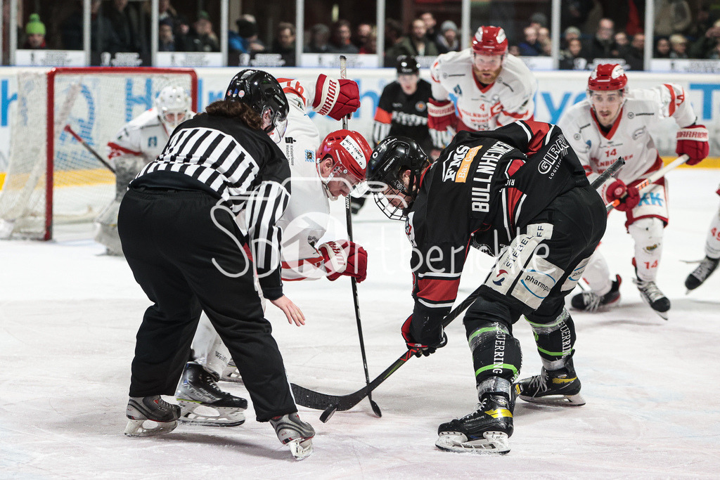 EHC Königsbrunn - TEV Miesbach | Tim BULLNHEIMER (EHC #8) gewinnt in dieser Szene ein Bully