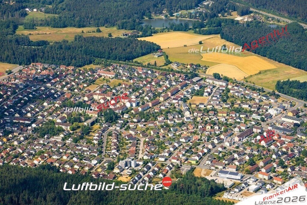 Das Luftbild zeigt :  Altenstadt an der Waldnaab - Die Luftaufnahme wurde 2023 vom UL-Flugzeug aus erstellt ( keine Drohne ) - Hochauflösende Luftaufnahme - Für grossformatige Ausdrucke geeignet. Die Geschenkidee !Mit Lizenz und Bildrechte bestellbar