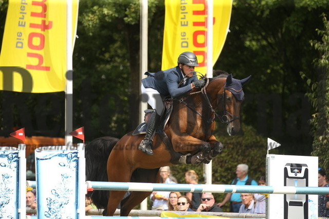 Bietigheim_2022_Prfg.Nr.06_Springen_Kl.S_Karl-Georg Schäfer_Kitalpha 2 (1) | Alle Fotos der Reiterjournal Fotografin Doris Matthaes im Reiterjournal Online-Fotoshop. - Realisiert mit Pictrs.com