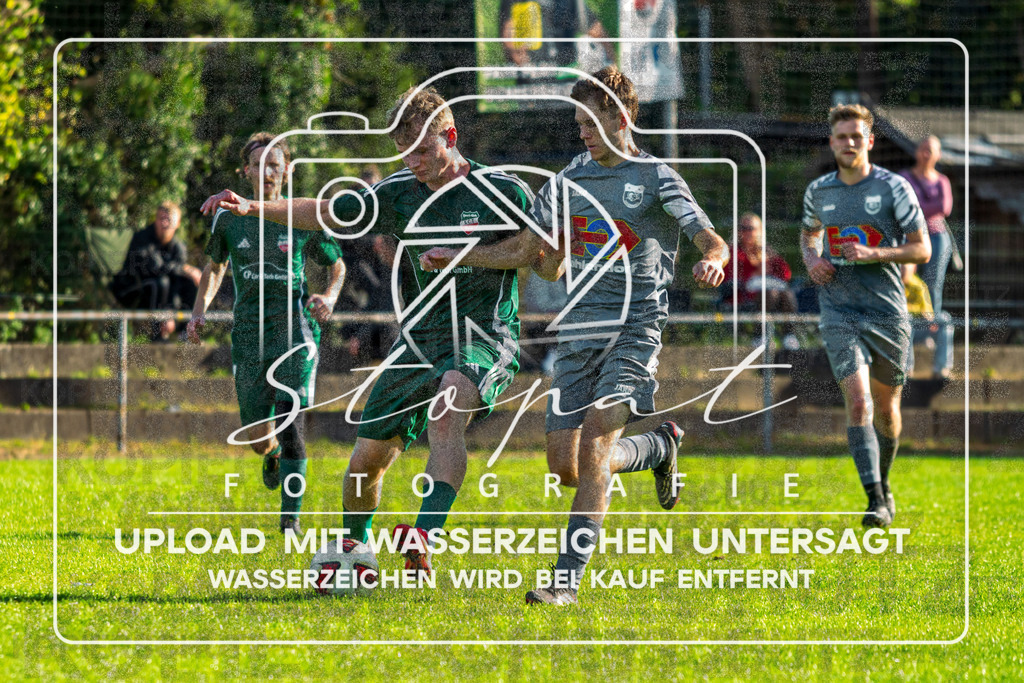 261004-HMKSCT-0002 | v.l. Jonas Von Elling (SC Tewel #5), Gabriel Ruff (Heidmark #9);Kreisliga Herren HK - Heidmark vs. SC Tewel am 04.10.26 in Heidmarkstadion, Bad Fallingbostel - Realisiert mit Pictrs.com