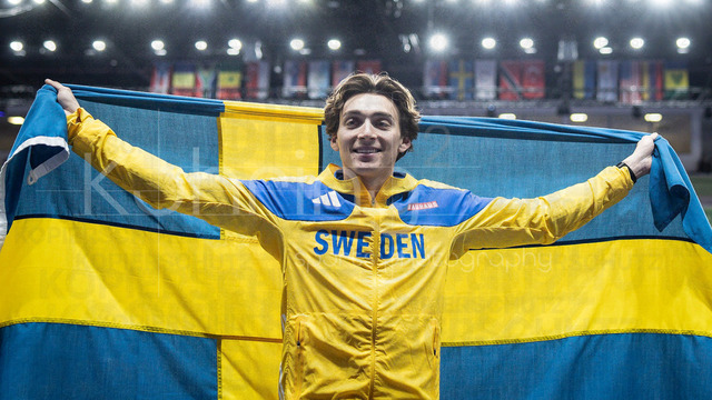 World Athletics Indoor Championships Kujawy Pomorze 26, 21.03.2026 | TORUN, POLAND - MARCH 21:  Armand DUPLANTIS (SWE) presents the swedish flag after winning the pole vault competition during the World Athletics Indoor Championships Kujawy Pomorze 26 on day 2 / session 2 at Kujawsko-Pomorska Arena Torun on March 21, 2026 in Torun, Poland. 